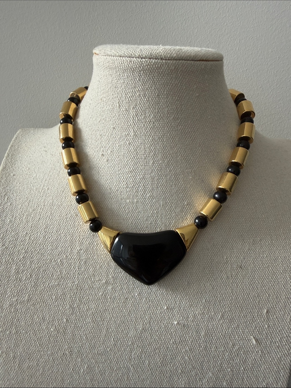 Vintage Signed Napier Black Resin & Gold Toned Chocker Necklace.